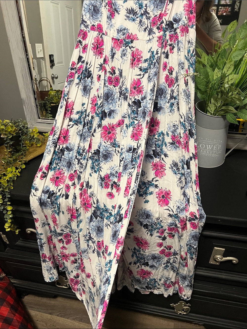TORRID Floral V-Neck Maxi Dress in White with Pink & Blue Floral Print - Picture 3 of 7